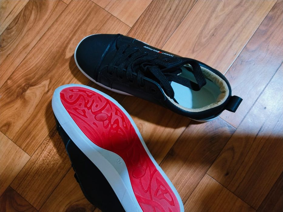 Крассовки новые для девочки подростка 37 размер совсем не одевала