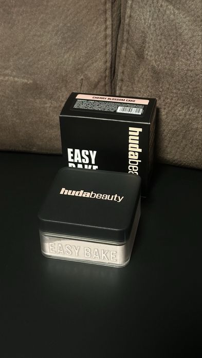 Huda Beauty Easy Bake Cherry Blossom Cake 20g nouă, nefolosită