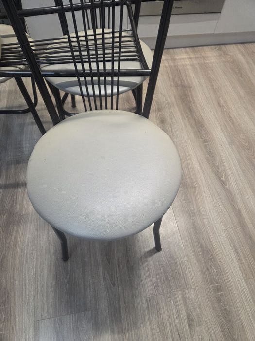 Стулья продаётся 4шт