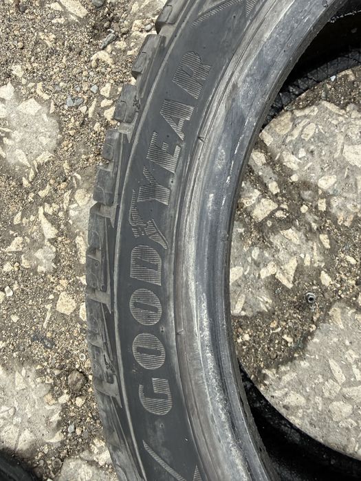 2 броя зимни гуми Goodyear 235/40 R18 Dot 4618 ном 509