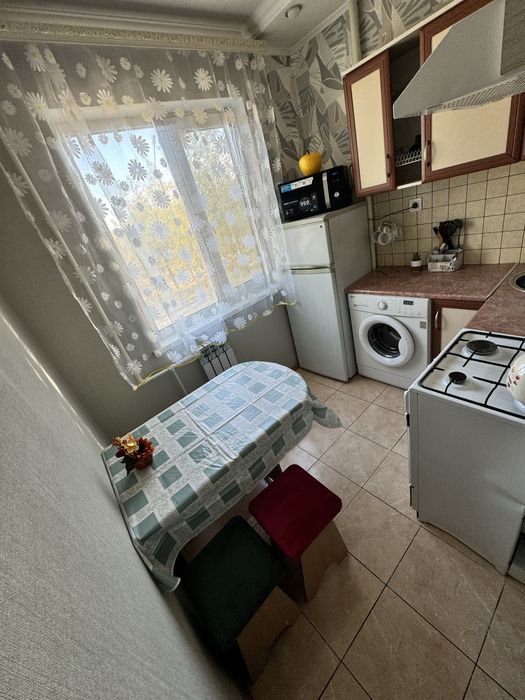 Сдам 2 ком кв в центре возле Абая