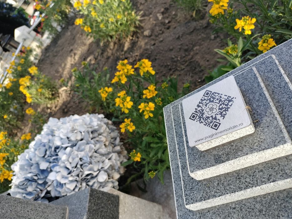Plăcuță QR pentru monument + Pagină memorială digitală