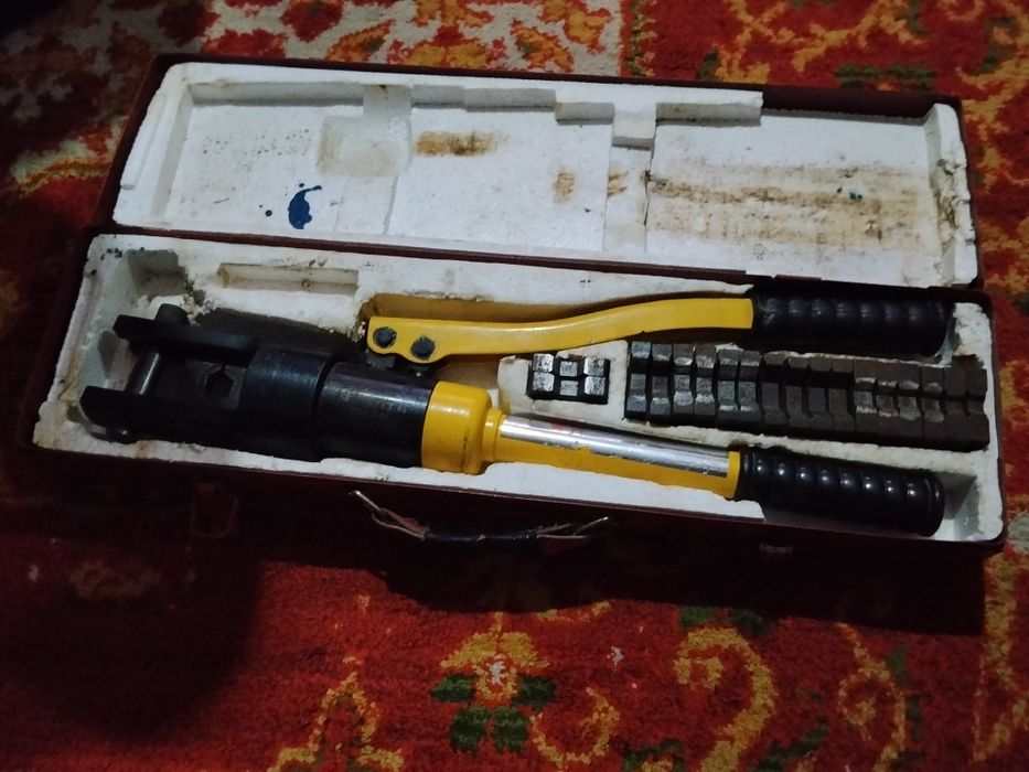 Наканешник прес сотилади