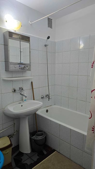 Ofer spre inchiriere Garsoniera confort 1