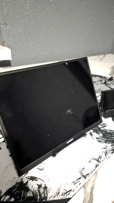 Продавам два малки монитора