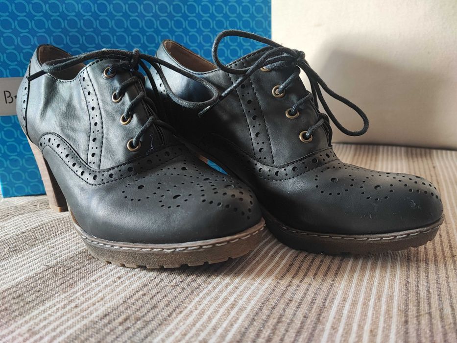 Обувки с дебел ток