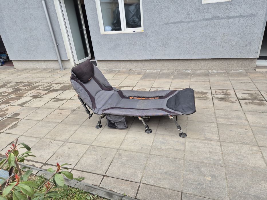 Vând pat pescuit pliant model xxl calitativ . Schimb  cu jante bmw