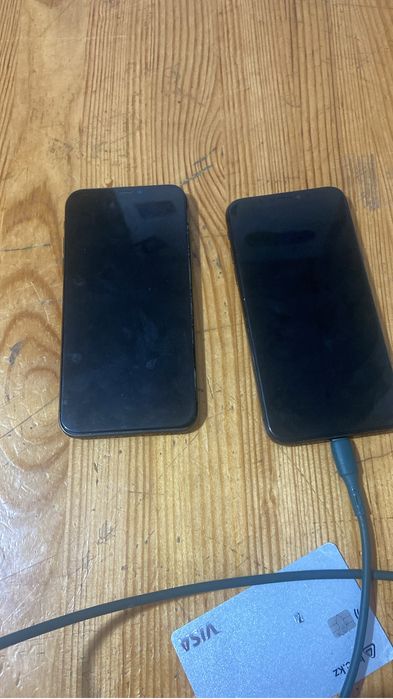 Обменяю два айфона х