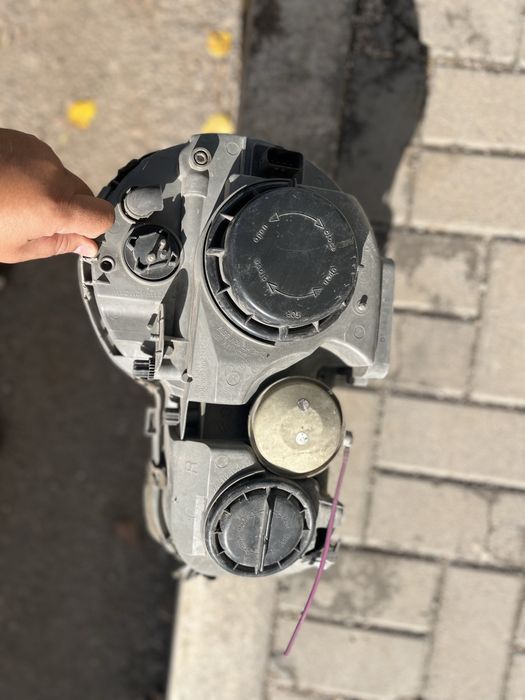 Фара мерседес 210 рест с дефектом креплении