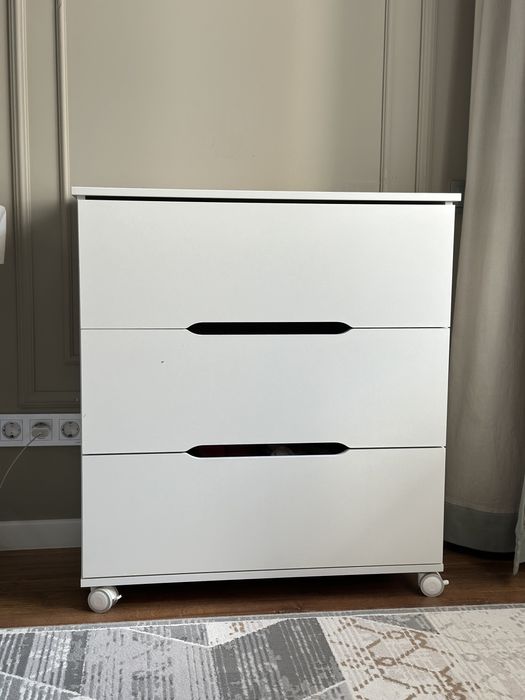 Комод на колесах белый бук