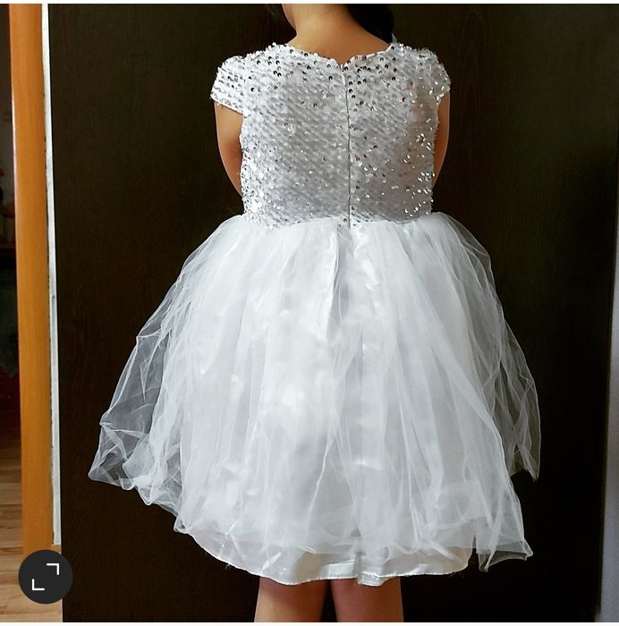 Новое платье 5-7 лет