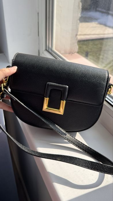 Черная кожаная сумка