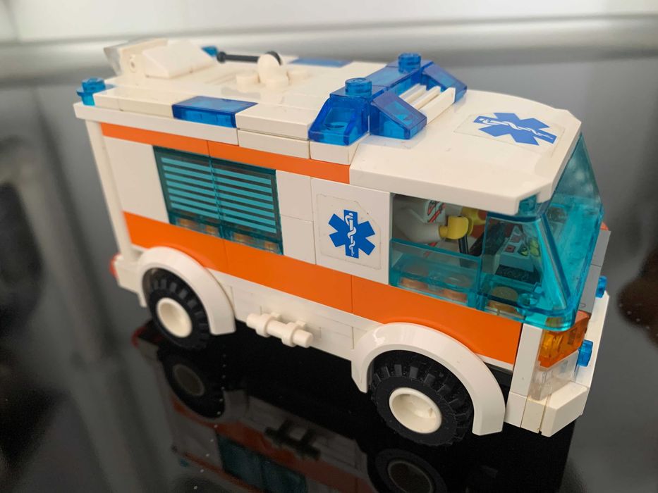 LEGO City Ambulance 7890 (modified)