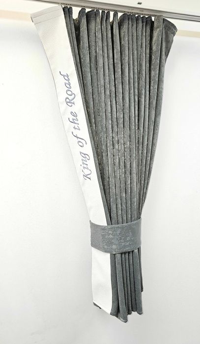 Пердета за камиони СИВИ бродирани комплект кукички тип холандско чело