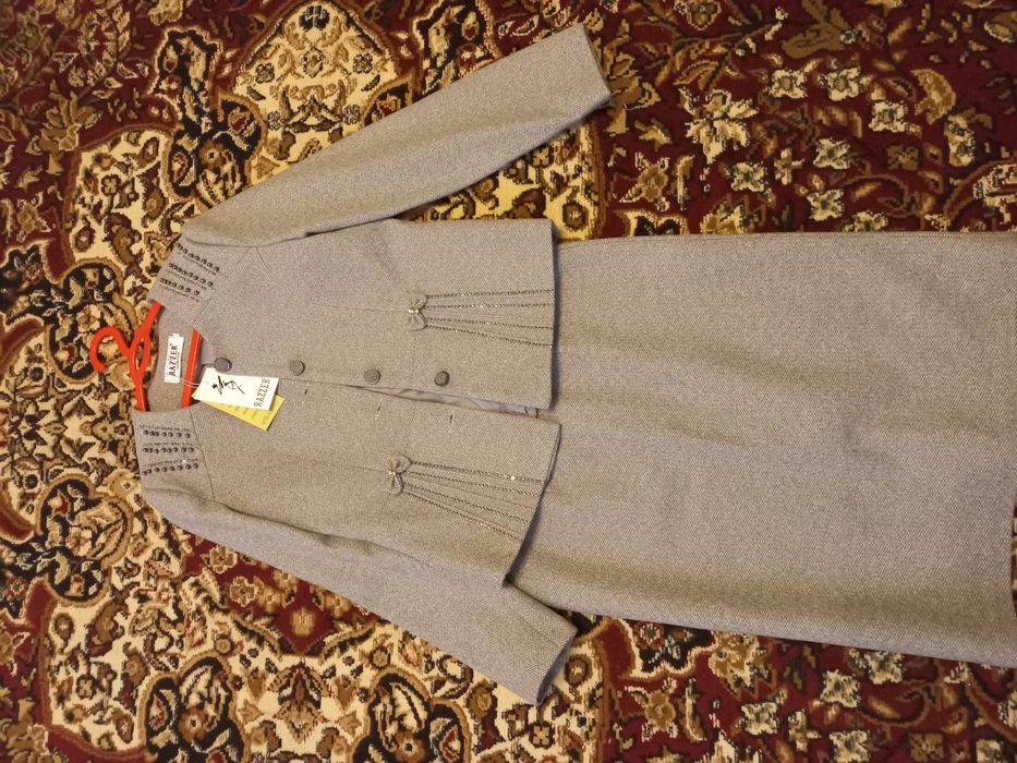 Костюм юбка сотилади