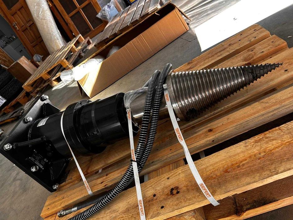 Con despicator hidraulic de spart lemne