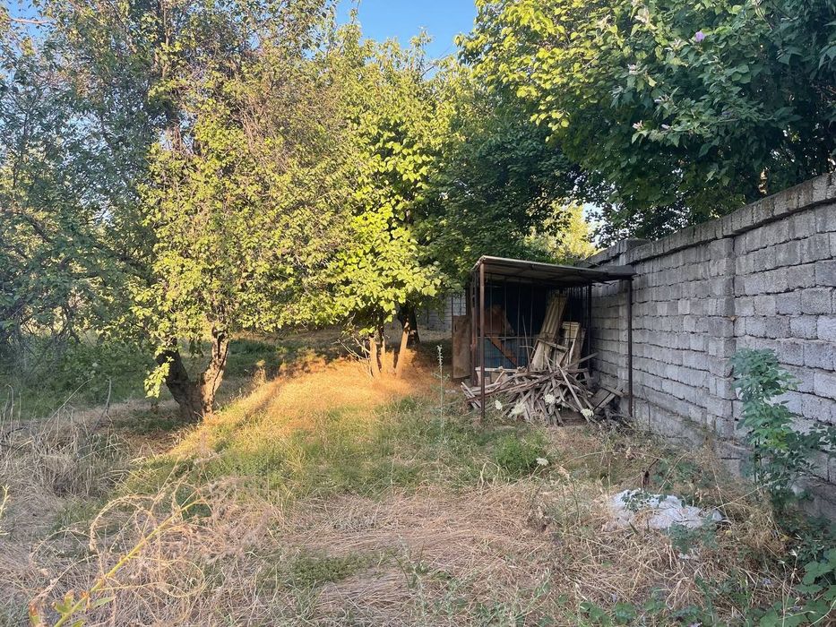 Дача сотилади!!! Паркент канали буйида. 14 сотихга якин йери бор.