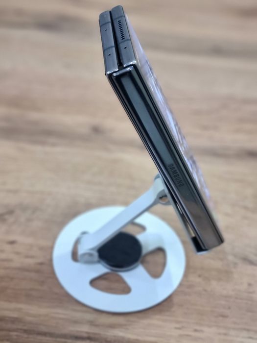 Продается Samsung Fold 4 в отличном состоянии