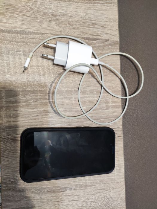 Продавам iphone 13 blue