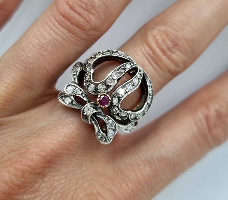 Splendid inel vechi art nouveau aur 18 k, diamante si rubin naturale