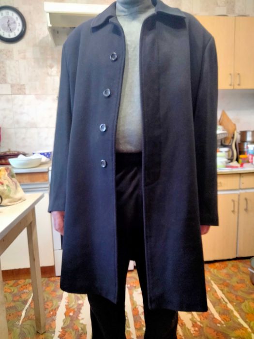 Продается мужское кашемировое пальто.