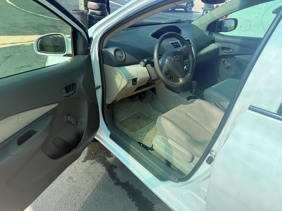 Toyota yaris 2012 yil GAZ bor 90l