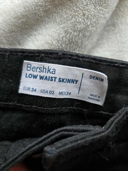 Дамски черни дънки Bershka