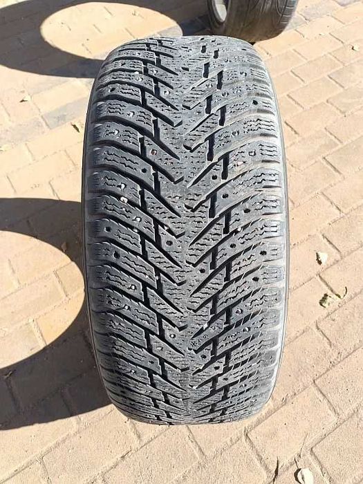 ОДНА шина 225/50 R17 - "Nokian Hakkapeliitta 8" (Россия), шипованная.