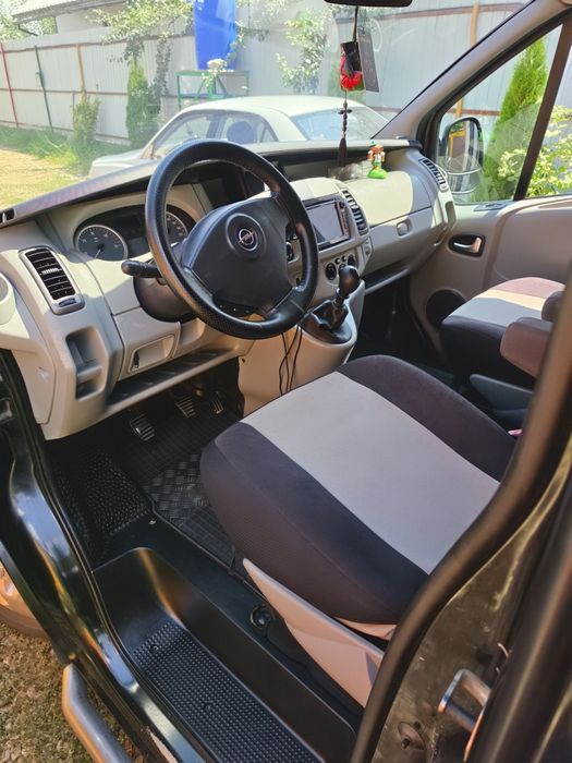 Vand opel vivaro 5 locuri l2h2