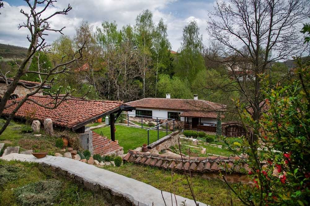 Продава хубав имот на 35 км. от София в с. Макоцево