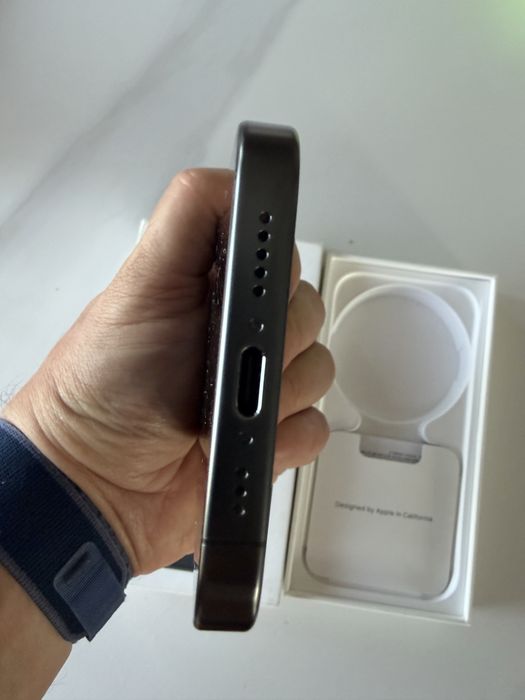 Iphone 15 pro ca nou cumparat de la Altex