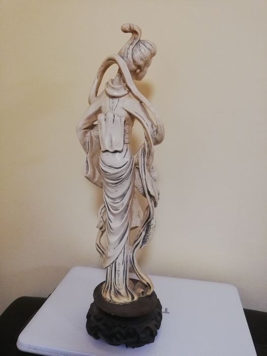 Vîn statuie pentru colecționari.