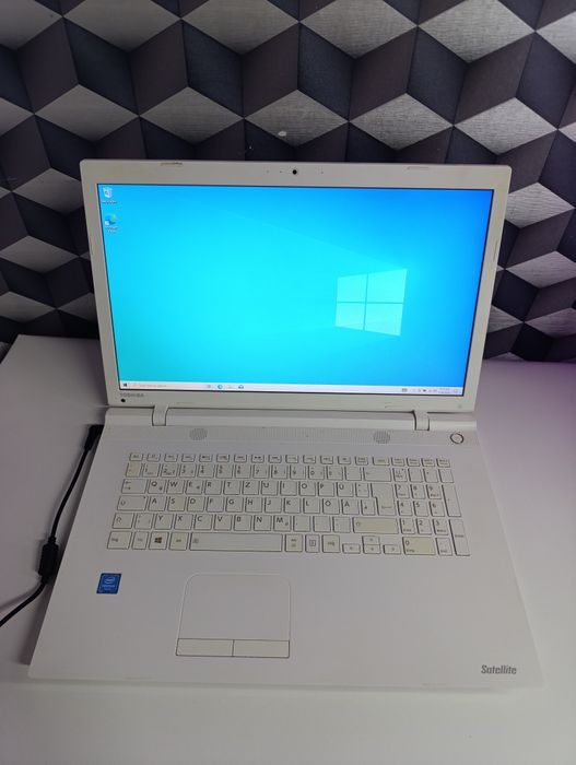 Laptop office 17.3 inch Toshiba c70 Intel Pentium 4nuclee