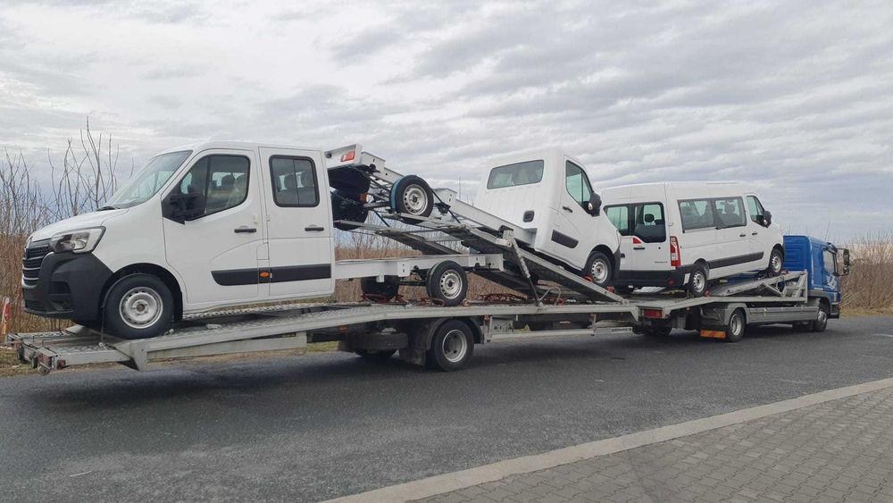 Transportor auto Mercedes Atego cu structura transport auto