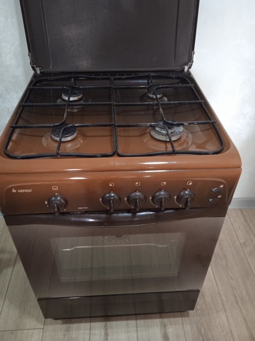 Продам газ плиту