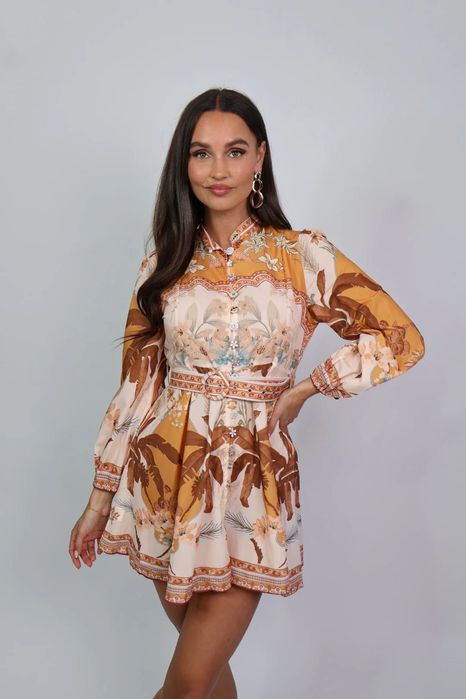 Къса рокля с колан в бонбонени цветове