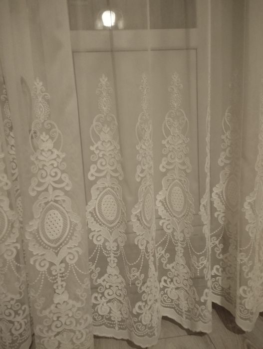 Vând minunăție perdea cu broderie aplicată