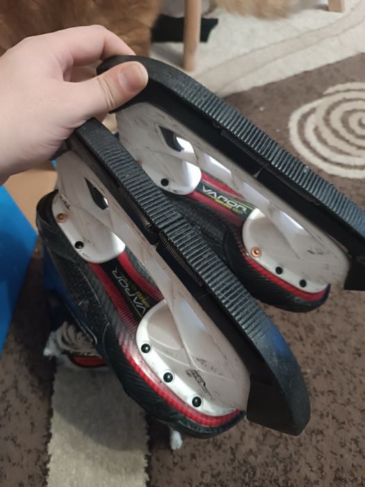 Продам коньки bauer