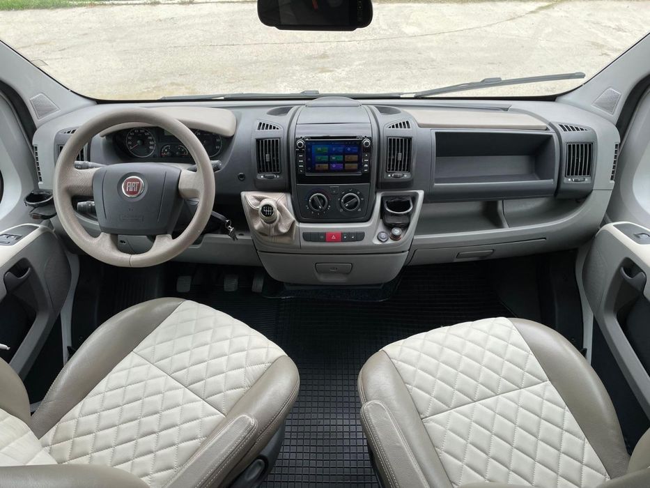 Autorulota Fiat Ducato cu interior Knaus