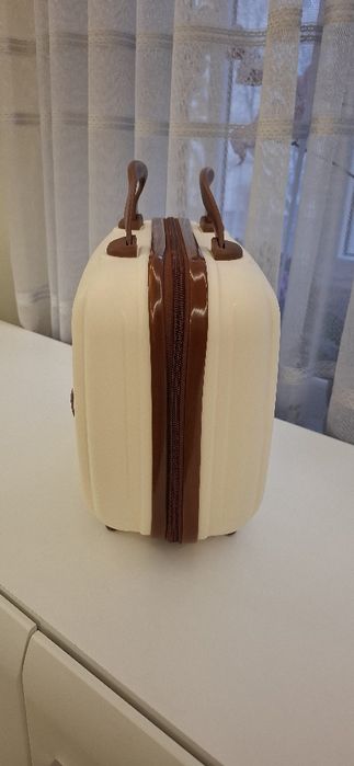 Куфарче за козметика за път