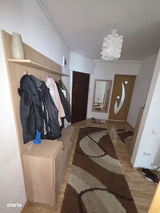 Apartament cu 2 camere, decomandat, parcare, zona Eroilor
