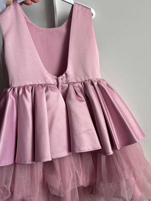 Продам детские платья для девочек праздник наряд