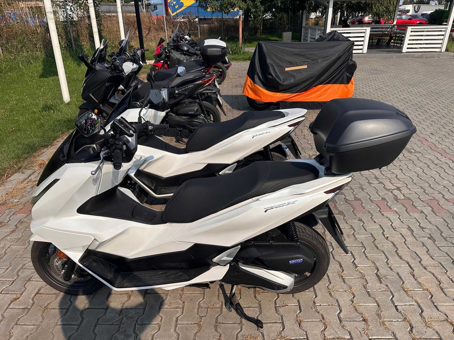 Topcase 35l + suport prindere Honda Pcx125 aproape nou