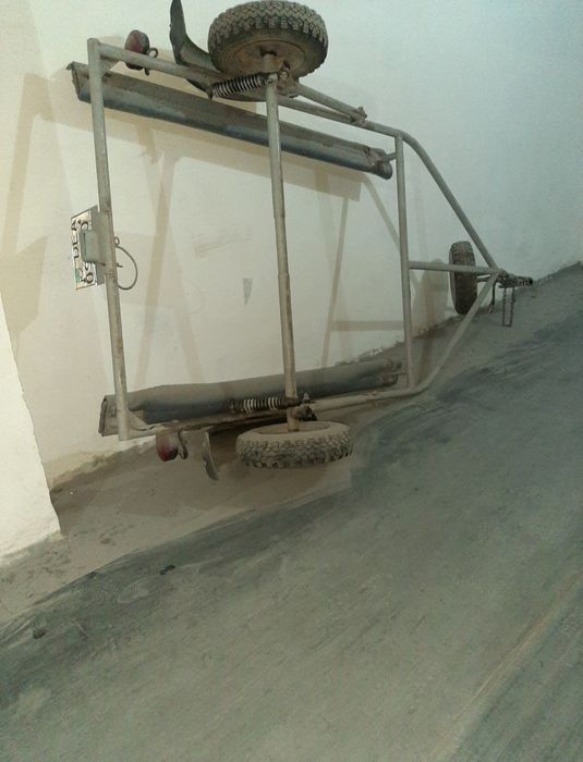 лодка с прицепом.