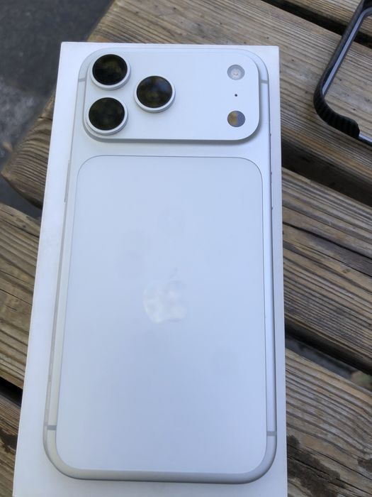 IPHONE 17 pro max