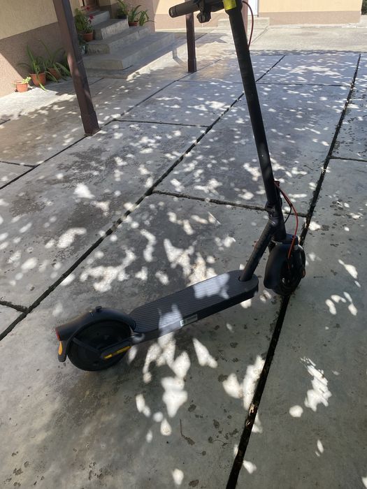 Vând trotineta xiaomi elite