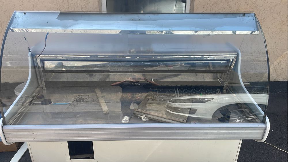 Продам витринный холодильник