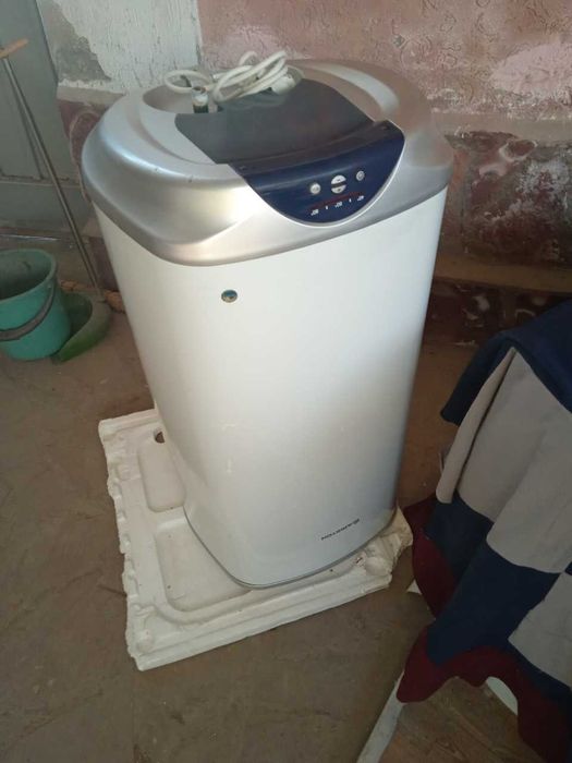 Продаётся-водонагреватель-Аристон в отличном-рабочем-состоянии;