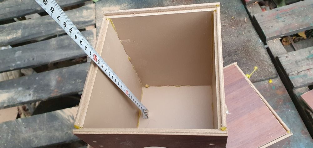 Cuiburi pentru pasari de colivie