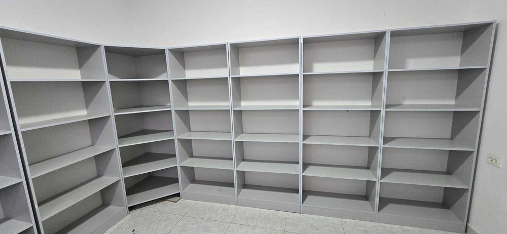 Дуконга мебель сотилади.